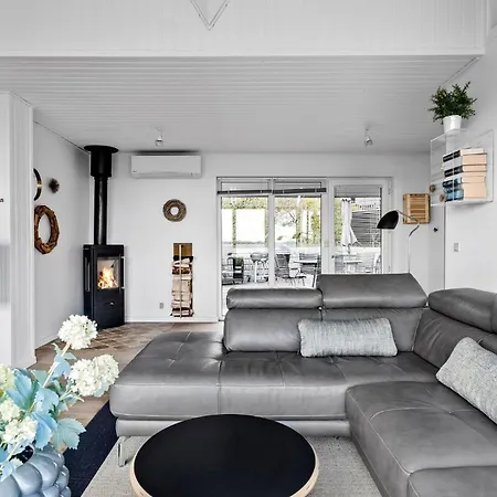 Holiday home Amazing In With House Sea View Grasten