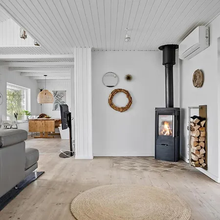 Holiday home Amazing In With House Sea View Grasten